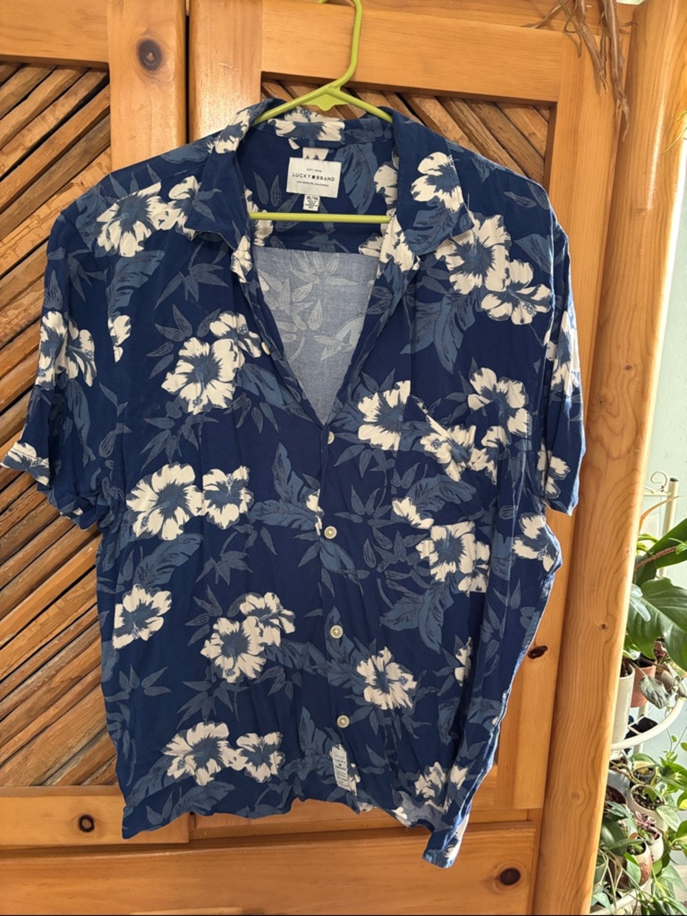 Lucky Brand Navy Blue and White Floral Short-Sleeve Button-Up Shirt